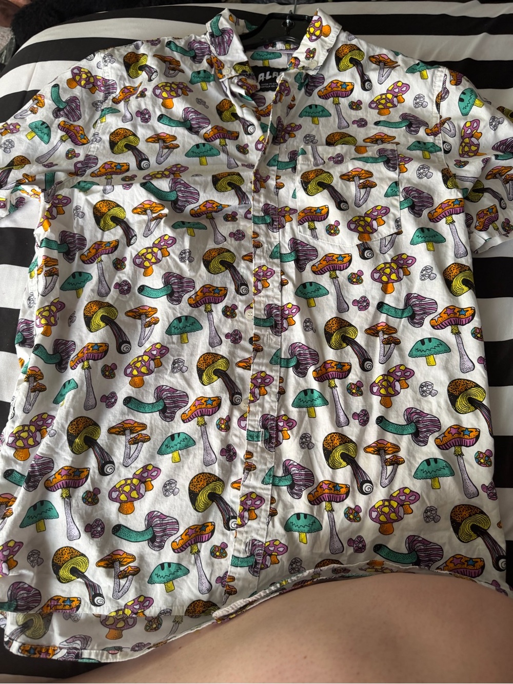 Men's White Mushroom Print Short-Sleeve Button-Down Shirt